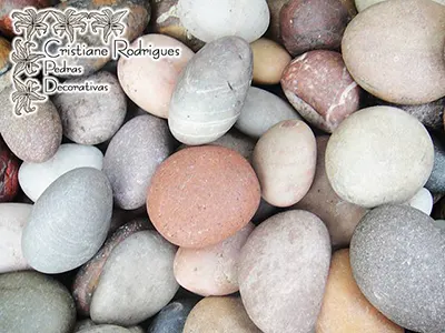 Pedras Rústicas- Hélio Martins - Muro e canteiro feitos com pedra seca